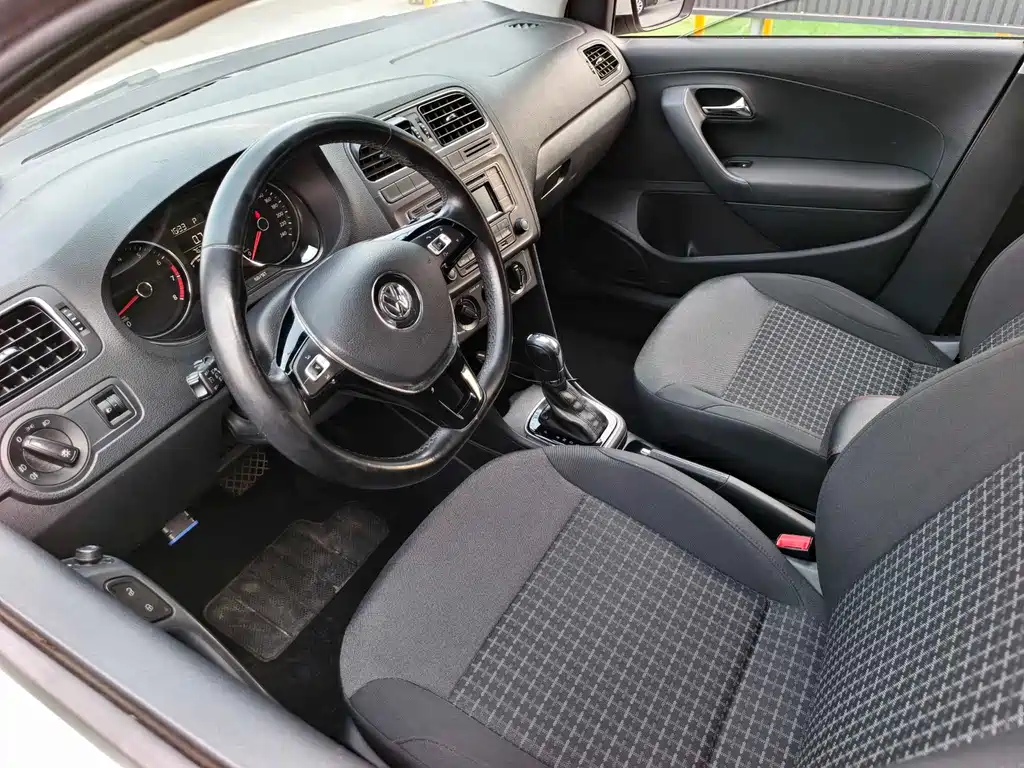 Polo 2016 1.6L automatic comfort model купить на сайте DeffCars