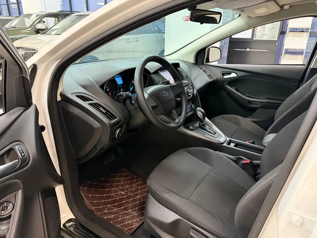 Focus 2018 hatchback classic 1.6L automatic comfort smart mobility version купить на сайте DeffCars