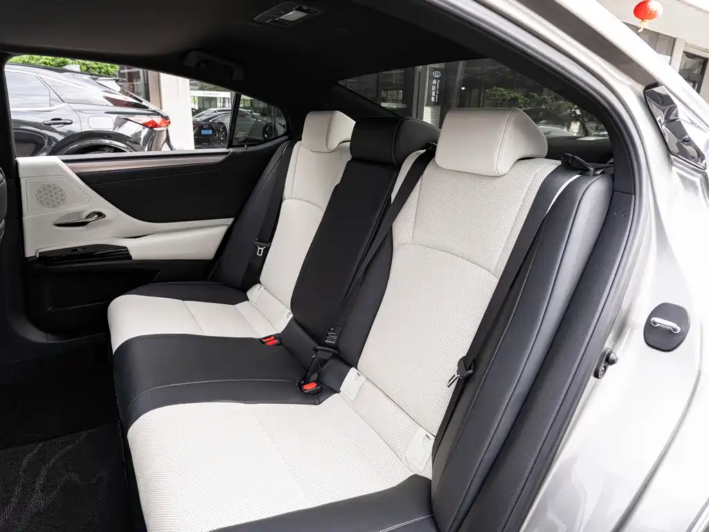 Lexus ES 2021 300h F SPORT купить на сайте DeffCars