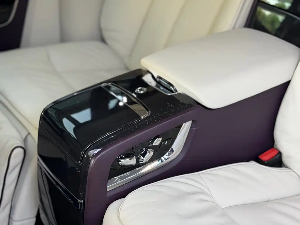 Phantom 2018 6.7T long wheelbase version купить на сайте DeffCars