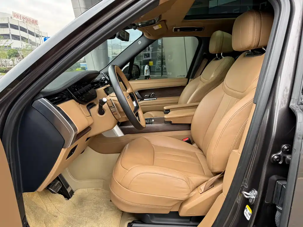 Range Rover 2023 3.0 L6 400PS Genesis Extended Edition купить на сайте DeffCars
