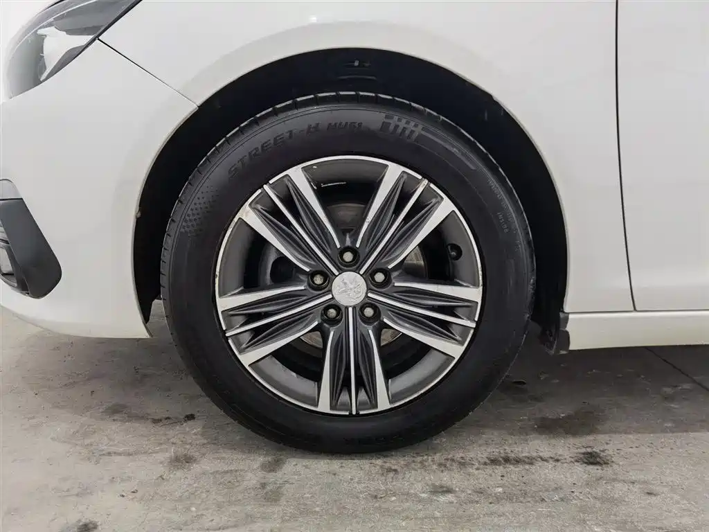 Peugeot 308 2016 1.6L automatic luxury version купить на сайте DeffCars