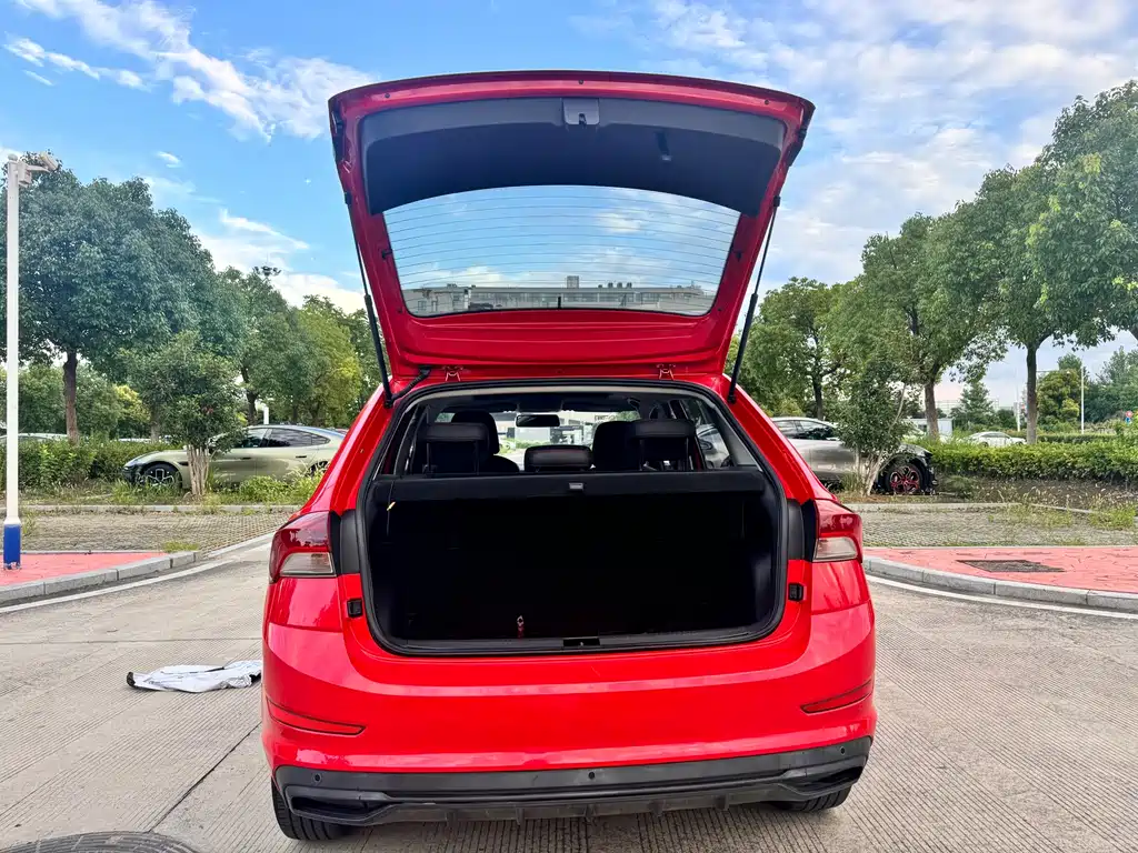 Xindong (Rapid Spaceback) 2020 1.5L automatic comfort version купить на сайте DeffCars