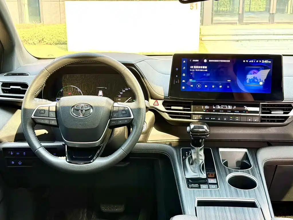 SIENNA 2021 2.5L Hybrid Premium Edition купить на сайте DeffCars