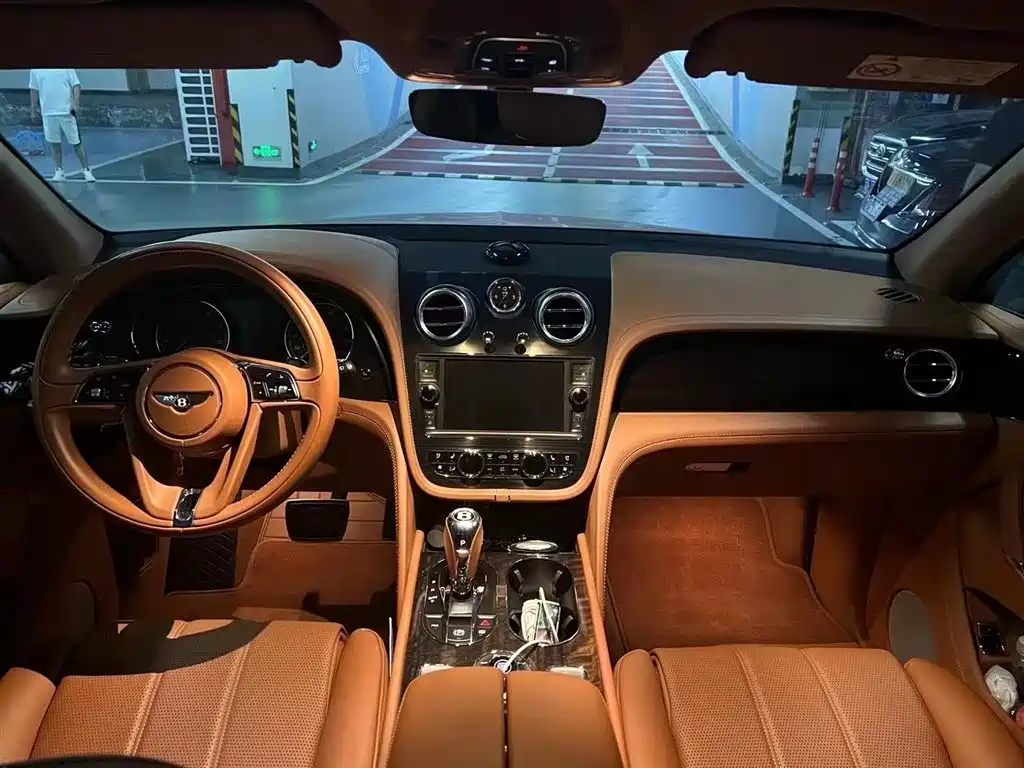 Bentayga 2018 4.0T V8 купить на сайте DeffCars
