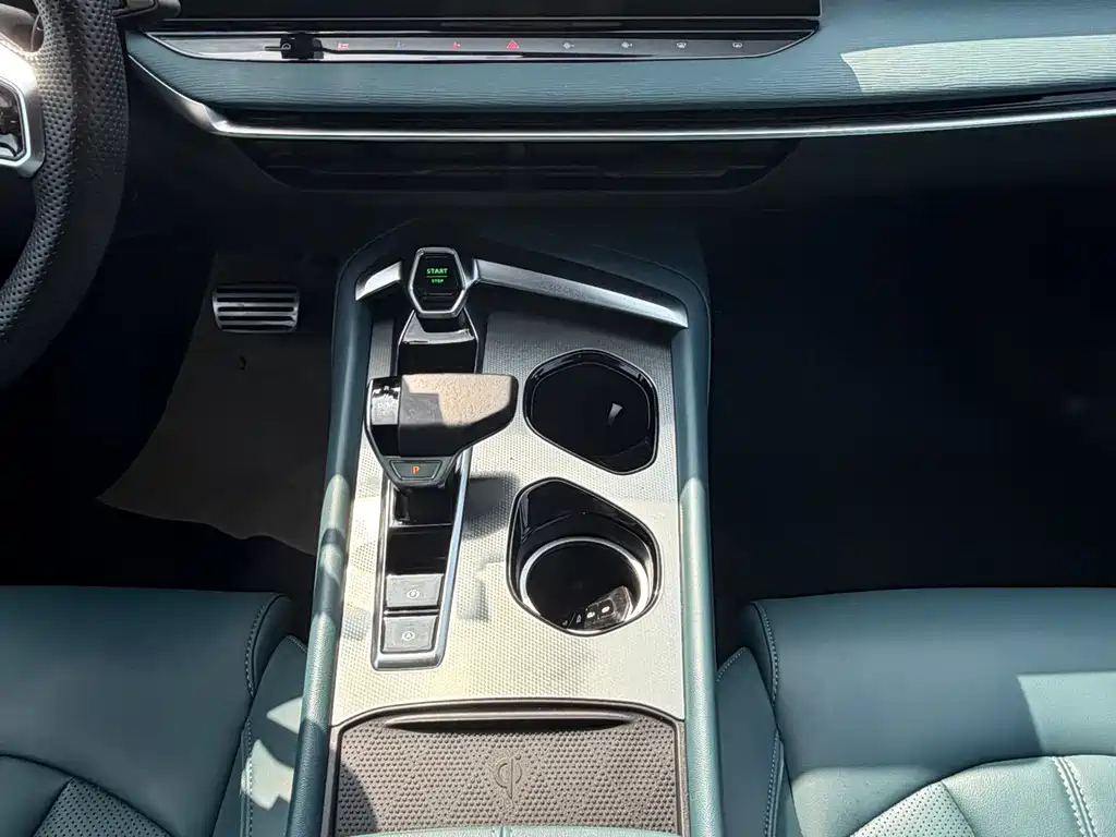 MG7 2023 2.0T Automatic Beauty Hunting Luxury Edition купить на сайте DeffCars