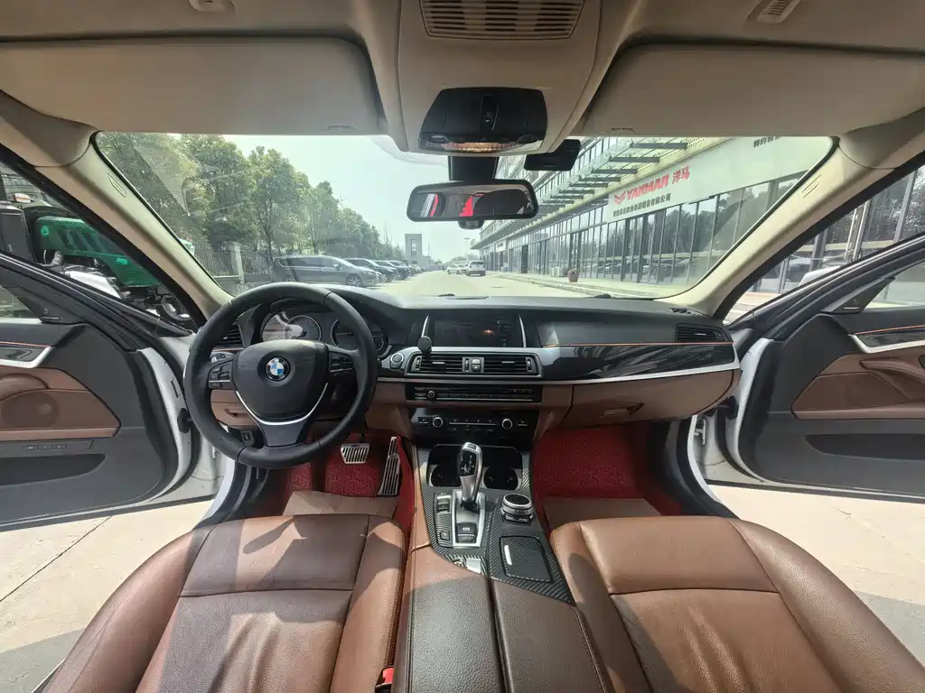BMW 5 Series 2017 520Li Elegant купить на сайте DeffCars