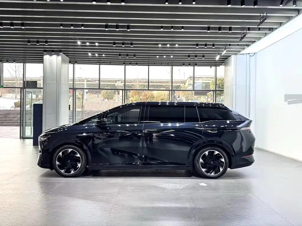 Xpeng X9 2024 640 four-wheel drive high performance Max купить на сайте DeffCars