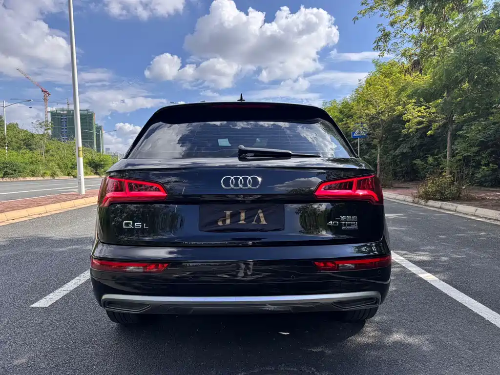 Audi Q5L 2018 40 TFSI enjoys fashionable style, National VI купить на сайте DeffCars