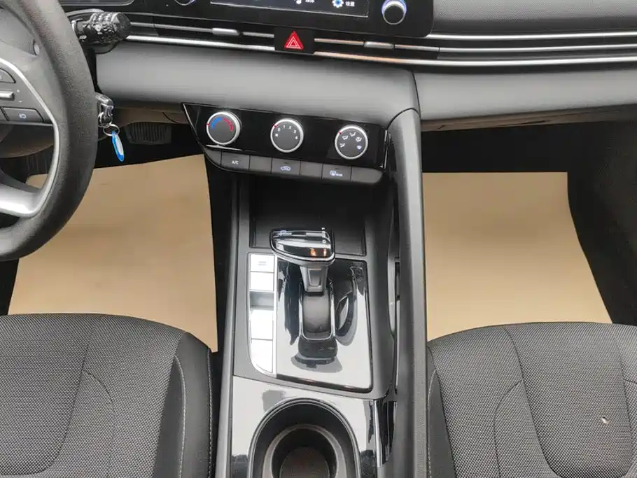 Elantra 2023 1.5L CVT GLS Leading Edition купить на сайте DeffCars