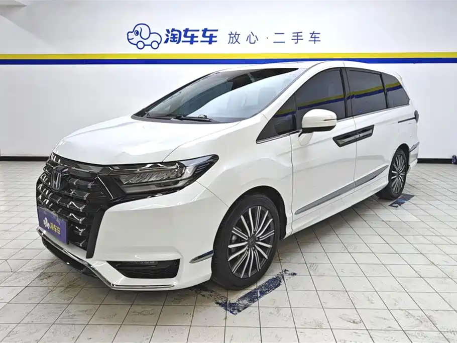 Alison 2022 2.0L e:HEV Luxury First Edition купить на сайте DeffCars
