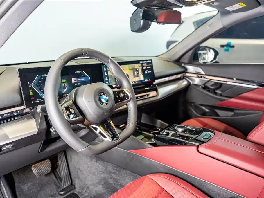 BMW 5 Series 2025 530Li Leading M Sports Package купить на сайте DeffCars