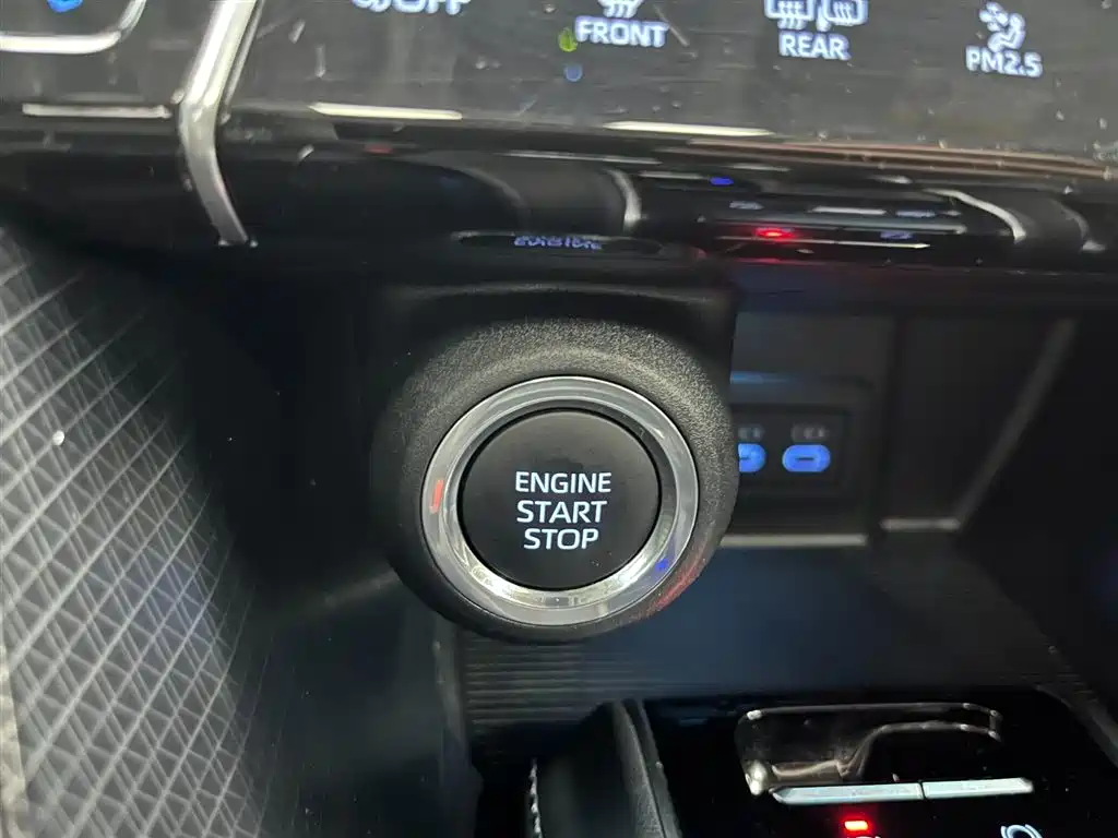Vesa 2022 2.0L CVT two-wheel drive premium version купить на сайте DeffCars