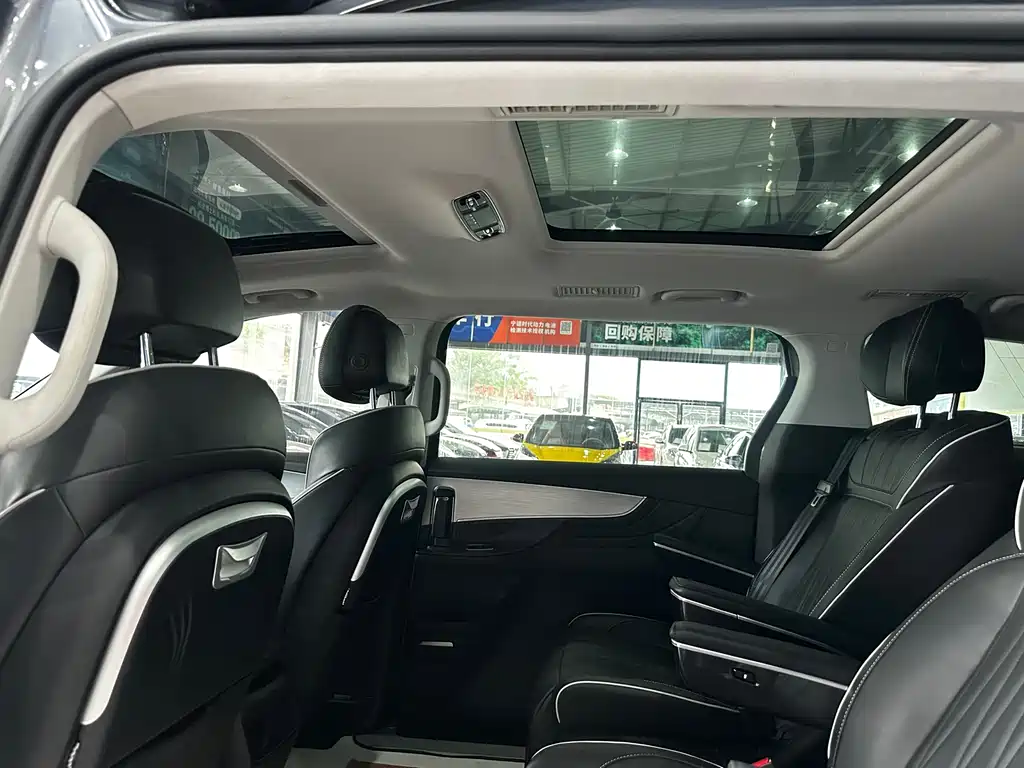 Roewe iMAX8 2022 400TGI flagship version купить на сайте DeffCars