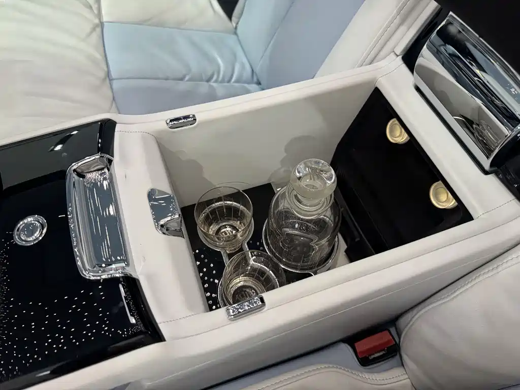 Phantom 2018 6.7T long wheelbase version купить на сайте DeffCars