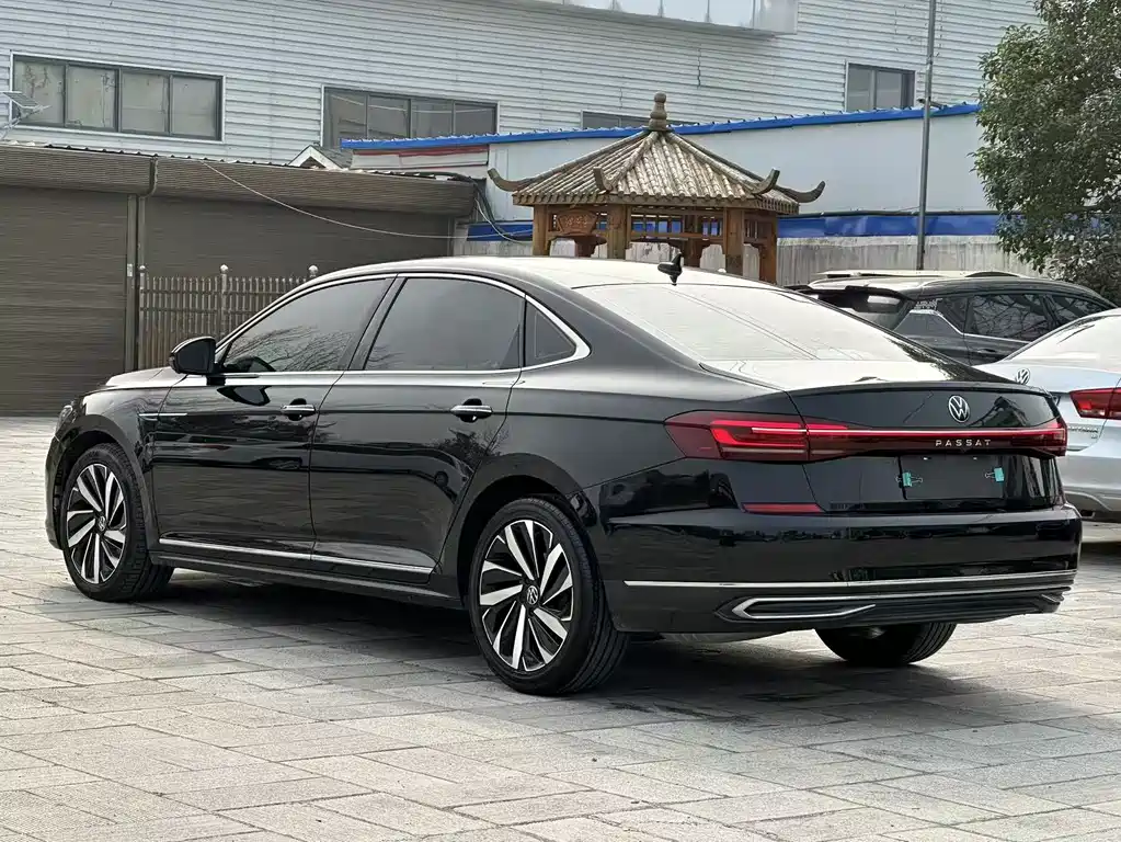Passat 2023 380TSI Deluxe Edition купить на сайте DeffCars
