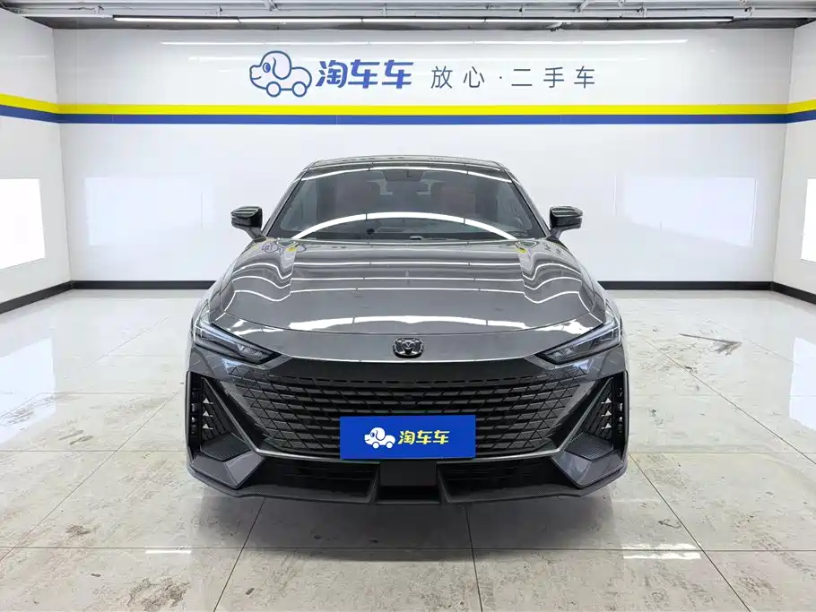 Changan UNI-V 2022 1.5T premium model купить на сайте DeffCars