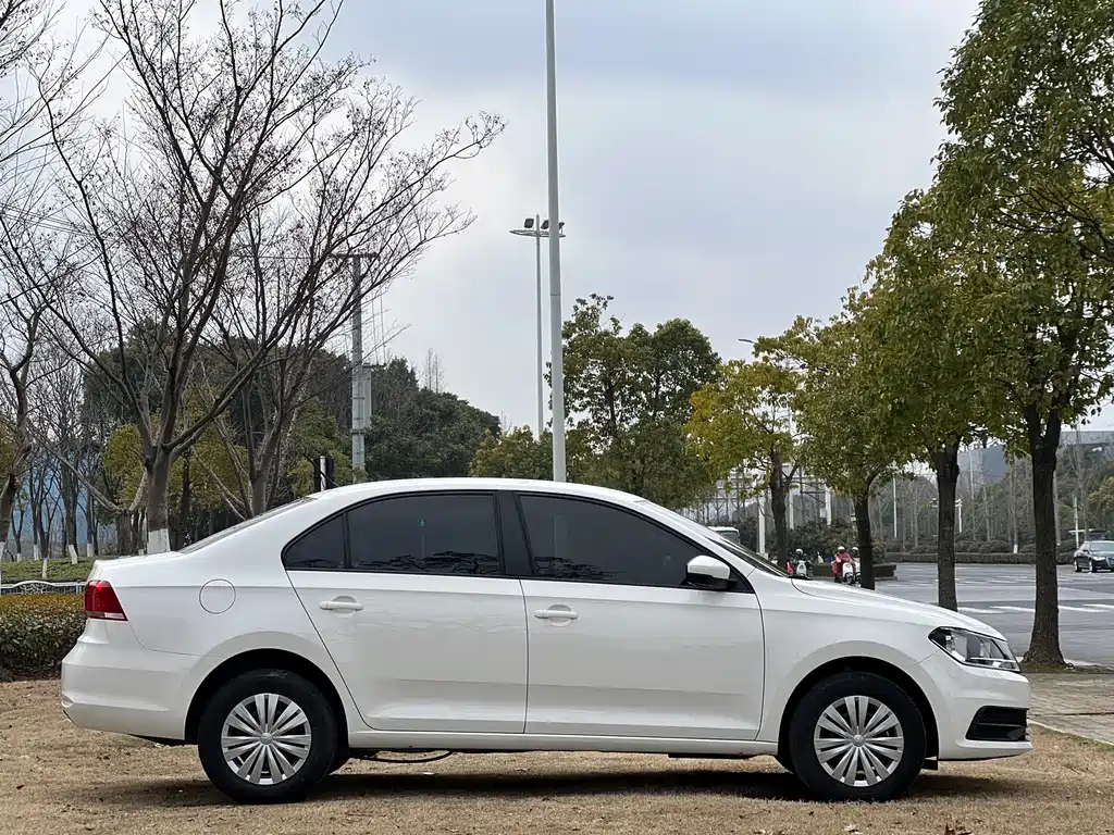 Santana 2021 1.5L automatic fashion version купить на сайте DeffCars