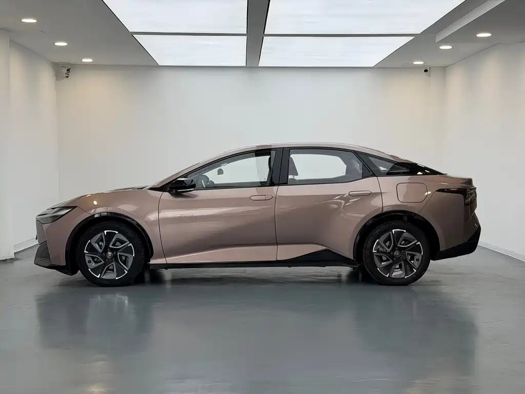 Toyota bZ3 2023 model 616km long range Premium купить на сайте DeffCars