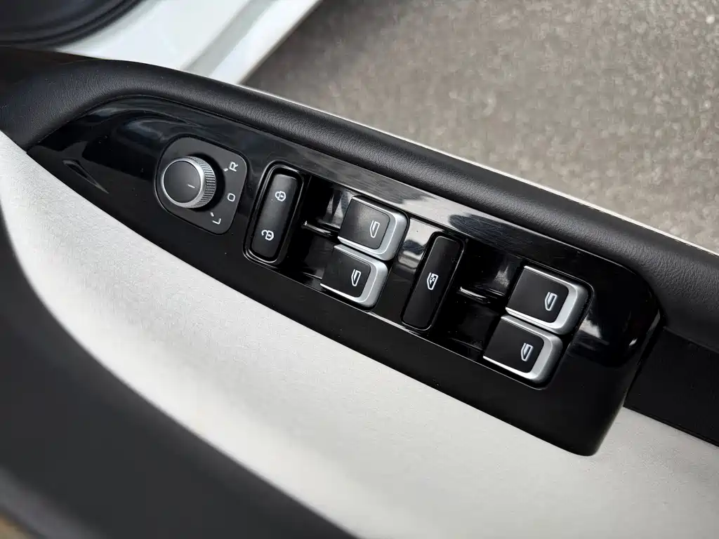 Emgrand L 2022 1.4T CVT premium model купить на сайте DeffCars