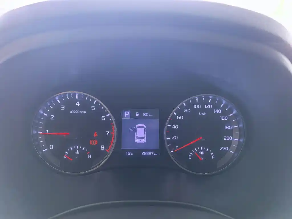 Yipao 2021 1.4L CVT sunroof model купить на сайте DeffCars