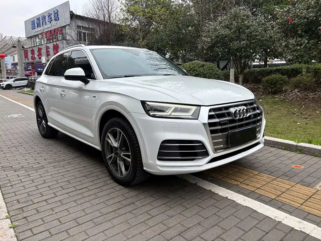 Audi Q5L 2018 40 TFSI enjoys fashionable style, National VI купить на сайте DeffCars