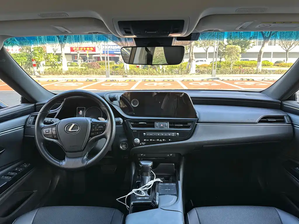 Lexus ES 2020 200 Excellence Edition купить на сайте DeffCars