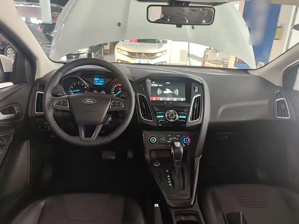 Focus 2018 sedan classic 1.6L automatic stylish smart mobility version купить на сайте DeffCars