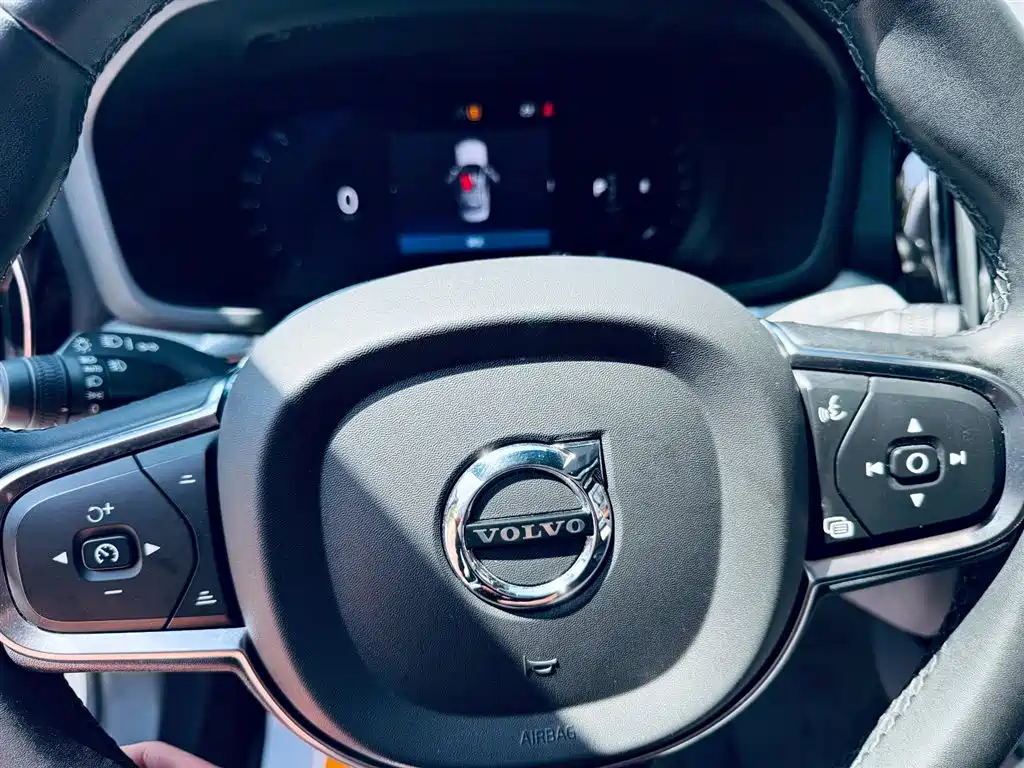 Volvo S60 2023 B4 Zhiyi Luxury Edition купить на сайте DeffCars