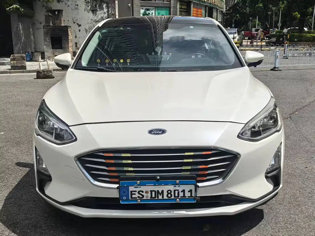 Focus 2019 Hatchback EcoBoost 180 Automatic NeochaEDGE купить на сайте DeffCars