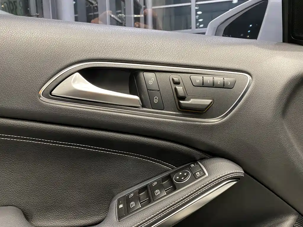 Mercedes-Benz GLA 2016 GLA 220 4MATIC Fashion Model купить на сайте DeffCars
