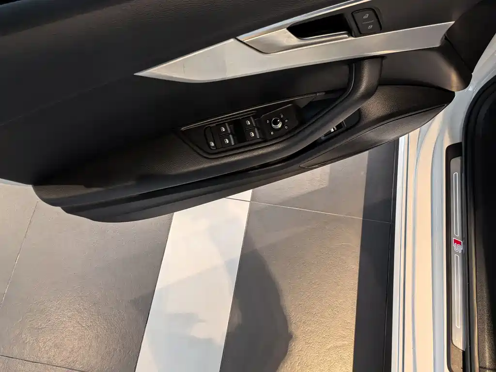 Audi A4L 2020 40 TFSI Fashionable and Dynamic купить на сайте DeffCars