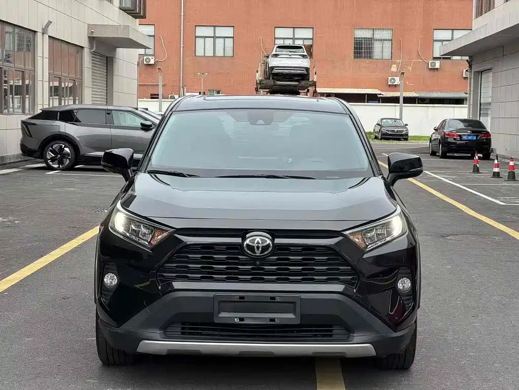RAV4 Rongfang 2021 2.0L CVT two-wheel drive fashion version купить на сайте DeffCars