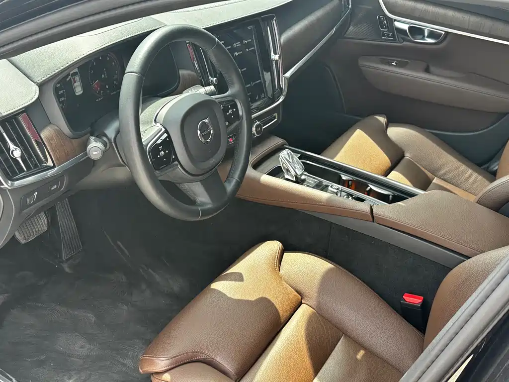 Volvo S90 2021 B5 Zhiyuan Luxury Edition купить на сайте DeffCars
