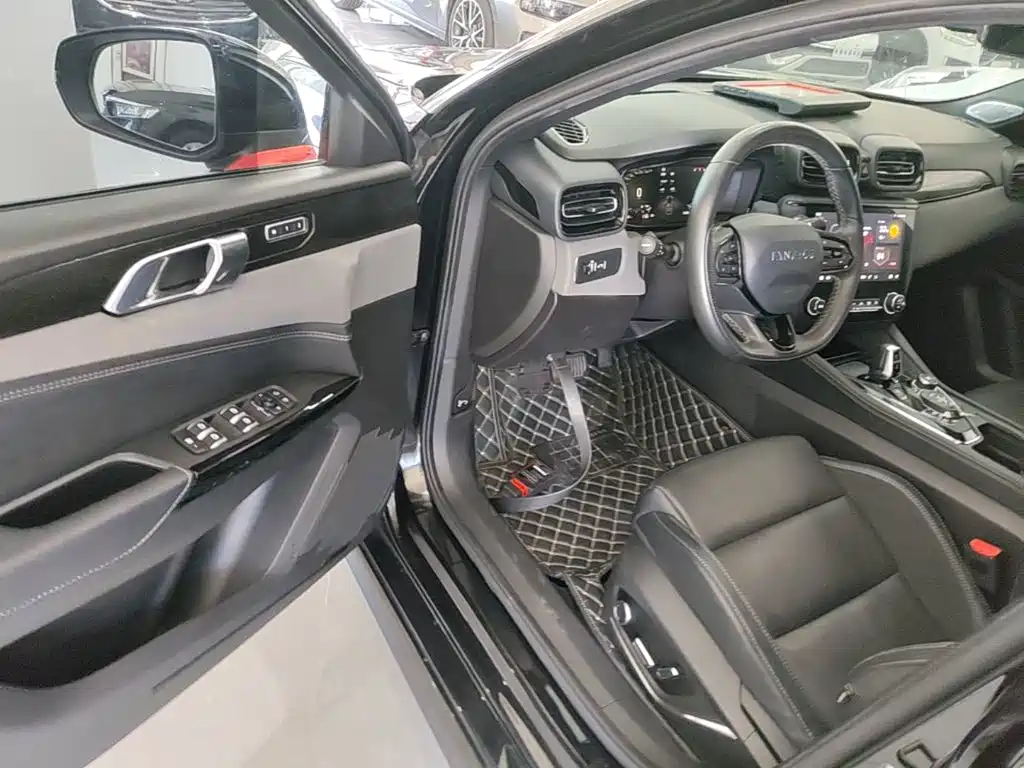 Lynk & Co 03 2022 1.5TD DCT Pro купить на сайте DeffCars
