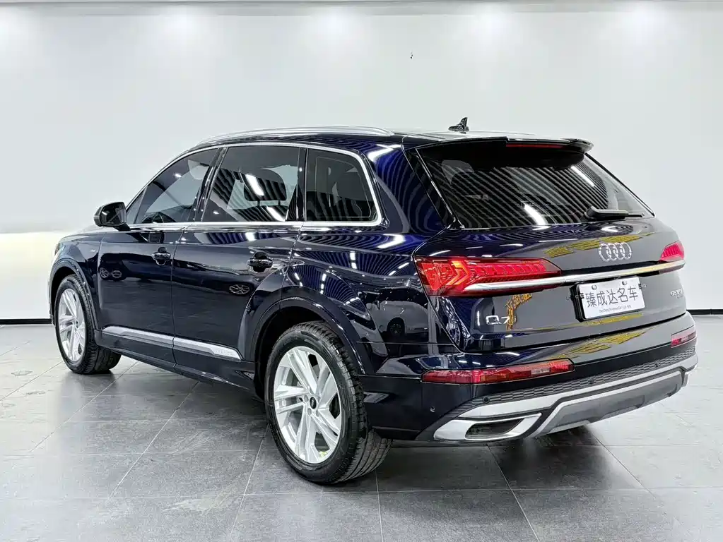 Audi Q7 2021 55 TFSI quattro S line sports version купить на сайте DeffCars