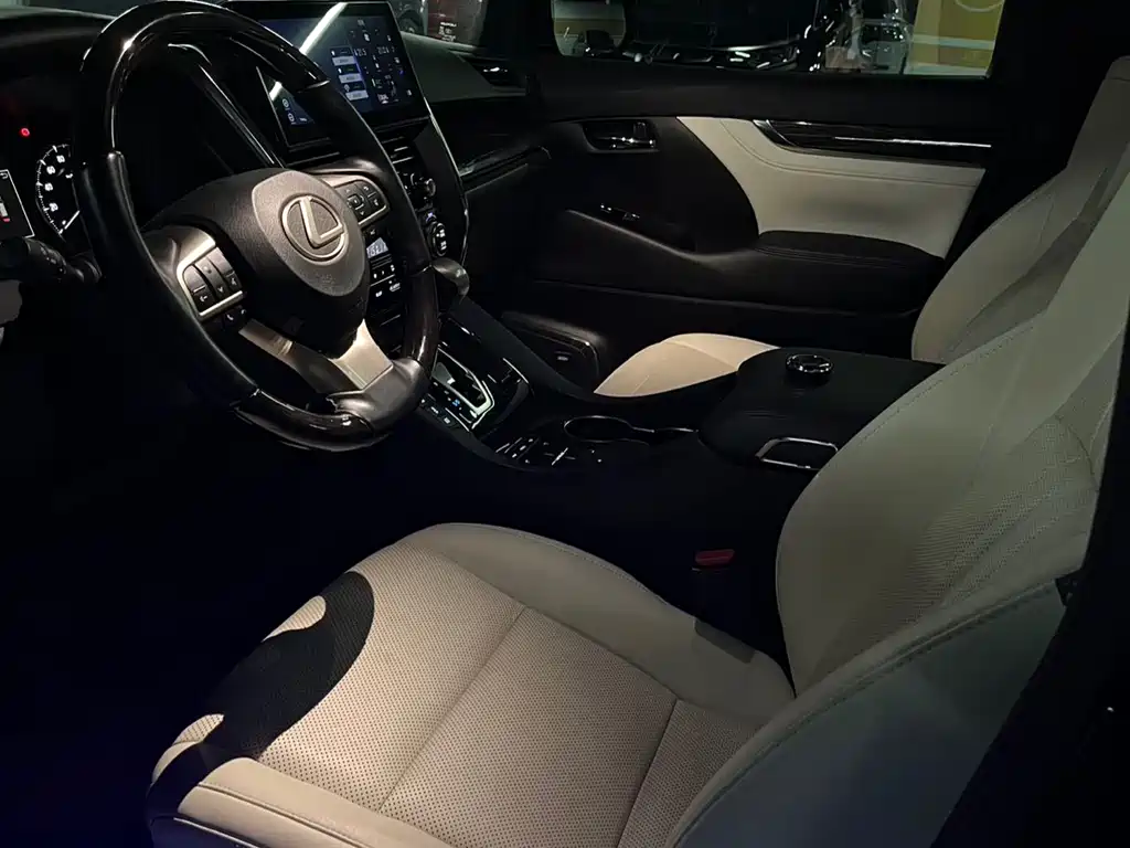 Lexus LM 2020 300h seven-seater elegant version купить на сайте DeffCars