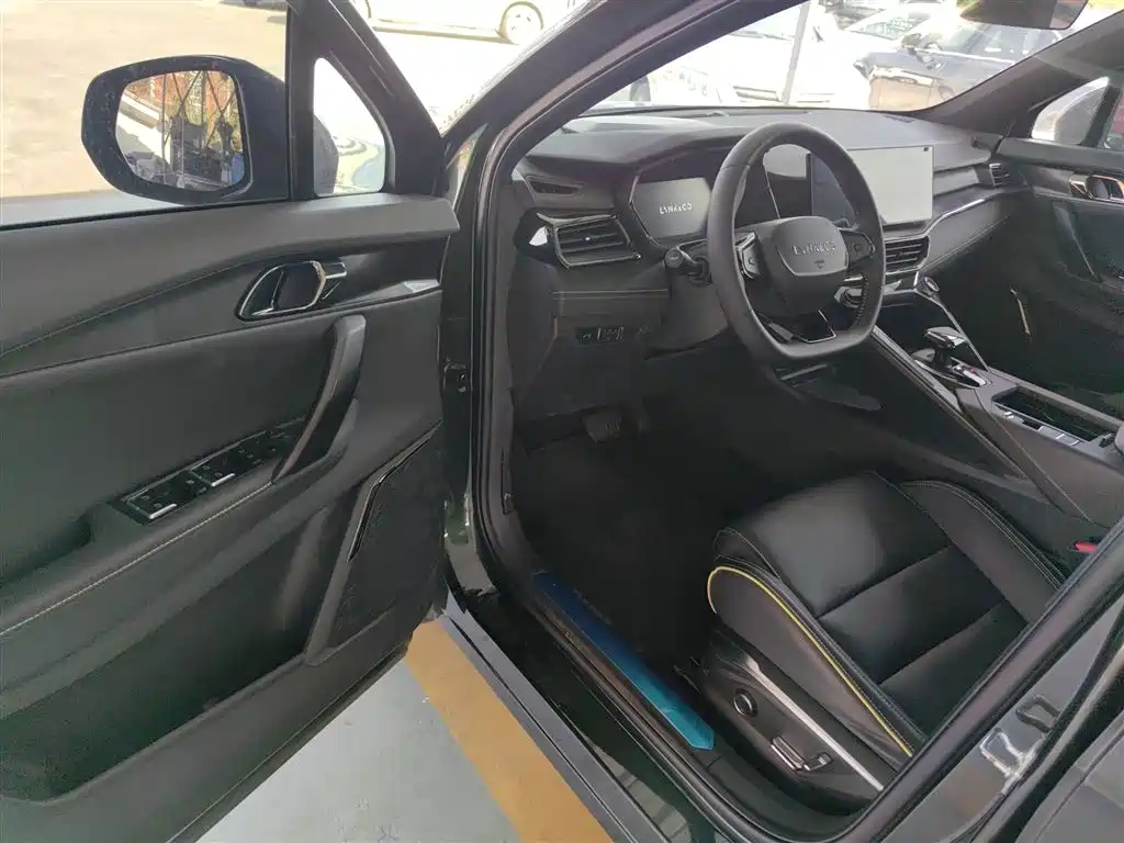Lynk & Co 06 2023 Remix 1.5T Hero купить на сайте DeffCars