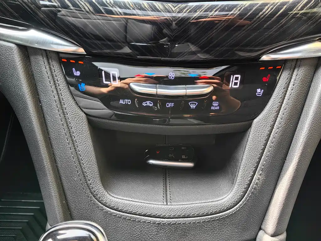 Cadillac XT6 2022 2.0T seven-seat four-wheel drive luxury model купить на сайте DeffCars