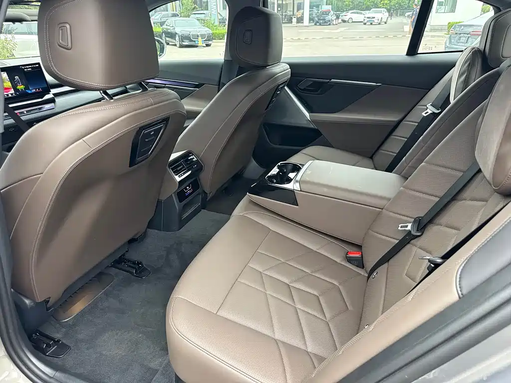 BMW i5 2024 eDrive 35L Luxury Package купить на сайте DeffCars