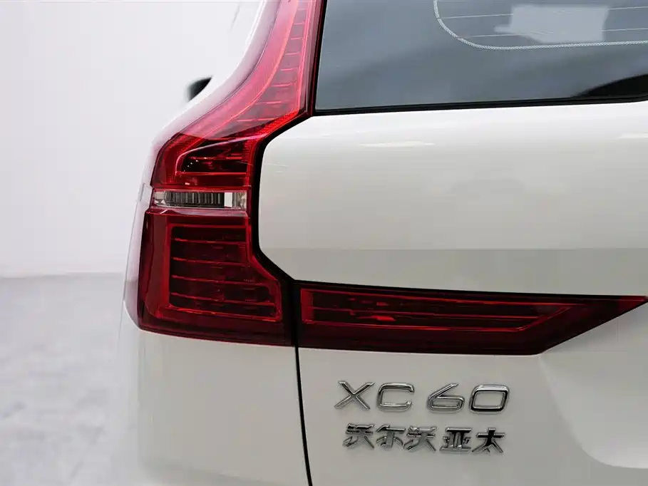 Volvo XC60 2022 B5 four-wheel drive Zhiyuan Deluxe Edition купить на сайте DeffCars