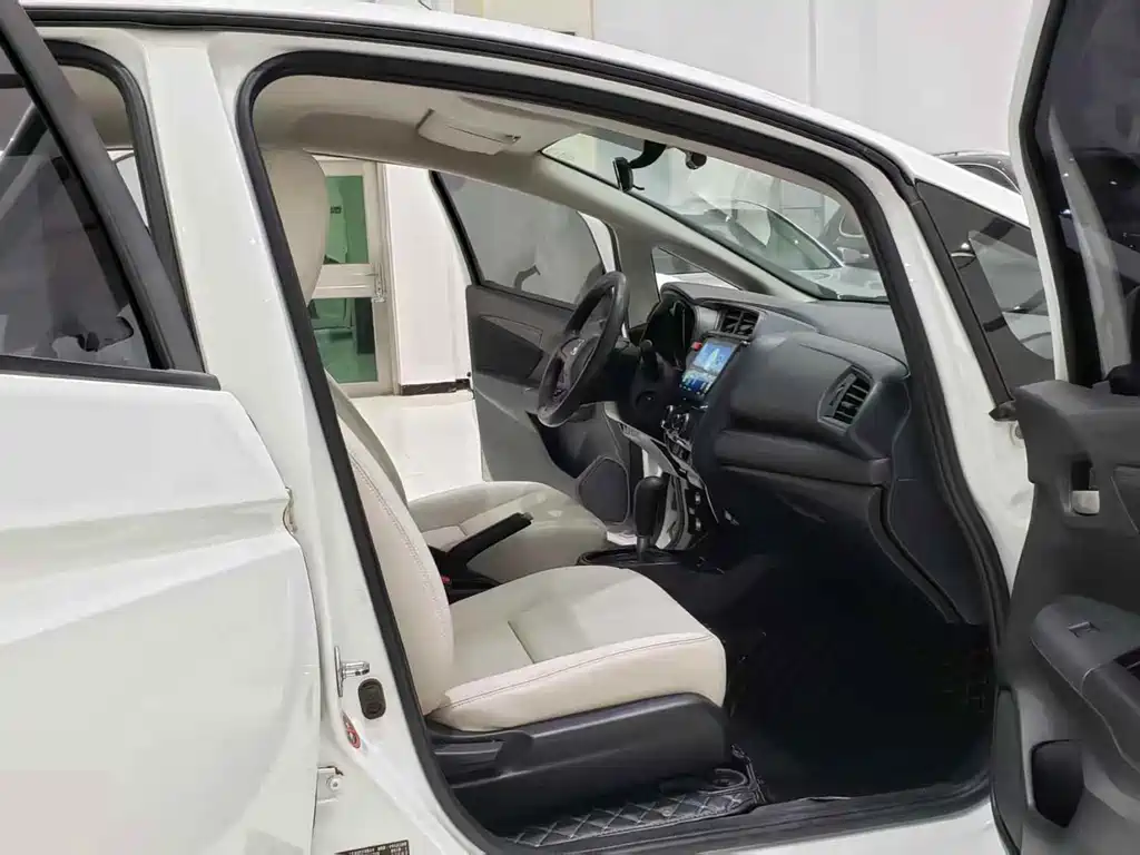 Fit 2014 1.5L LX CVT comfort model купить на сайте DeffCars