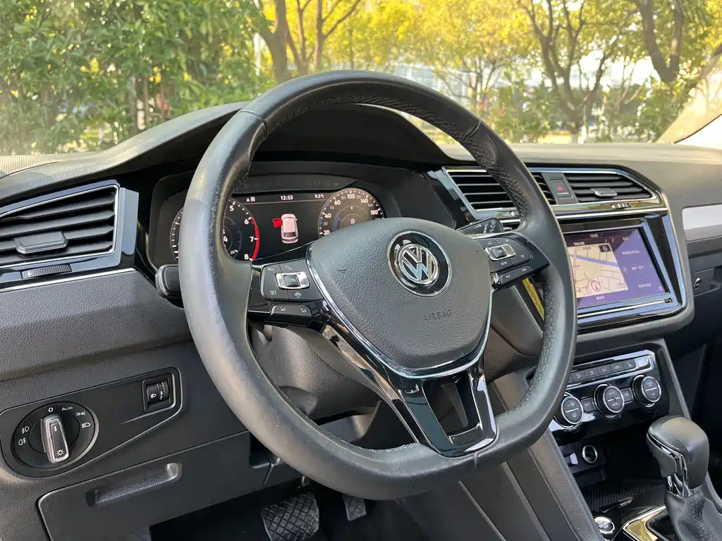 Tiguan L 2019 330TSI automatic two-wheel drive smart luxury version National VI купить на сайте DeffCars