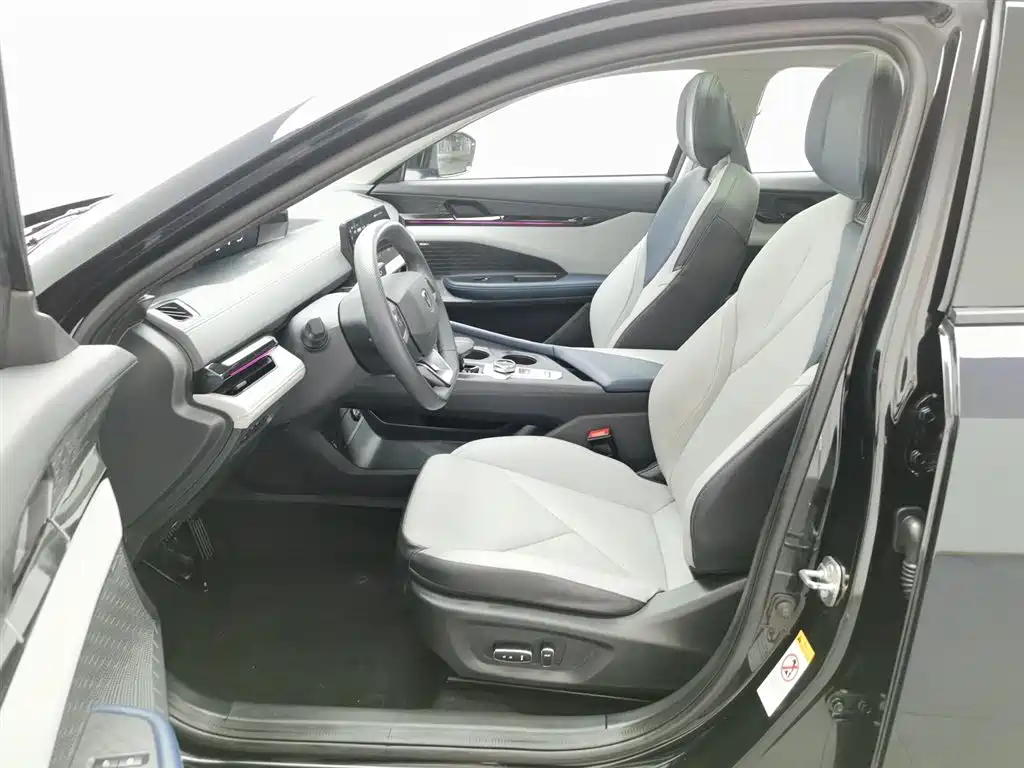 Changan UNI-V Smart iDD 2023 Smart iDD 1.5T 113km smart cool model купить на сайте DeffCars