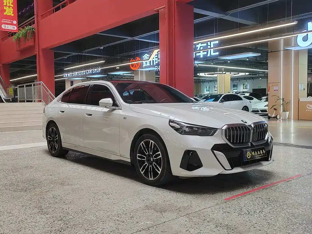 BMW 5 Series 2024 530Li Leading M Sports Package купить на сайте DeffCars
