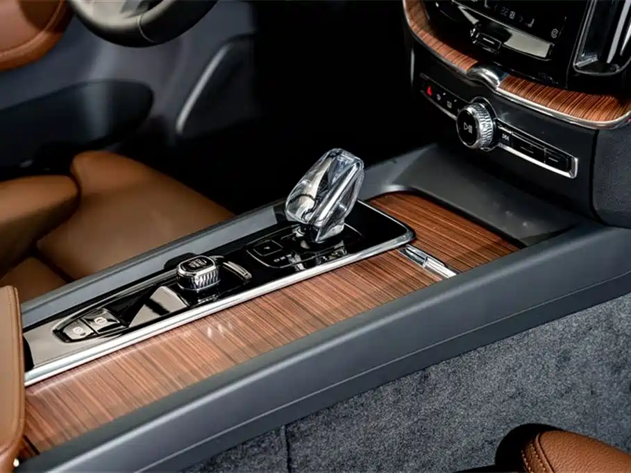 Volvo XC60 2025 B5 four-wheel drive Zhiyuan luxury version купить на сайте DeffCars