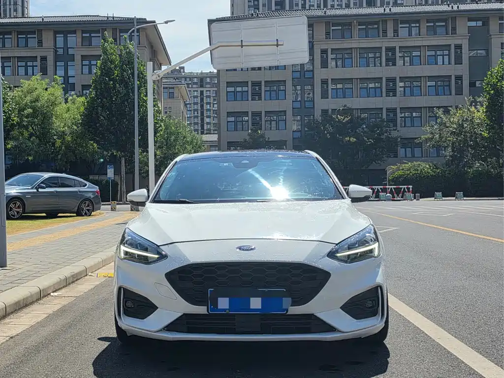 Focus 2019 Hatchback EcoBoost 180 Automatic ST Line купить на сайте DeffCars