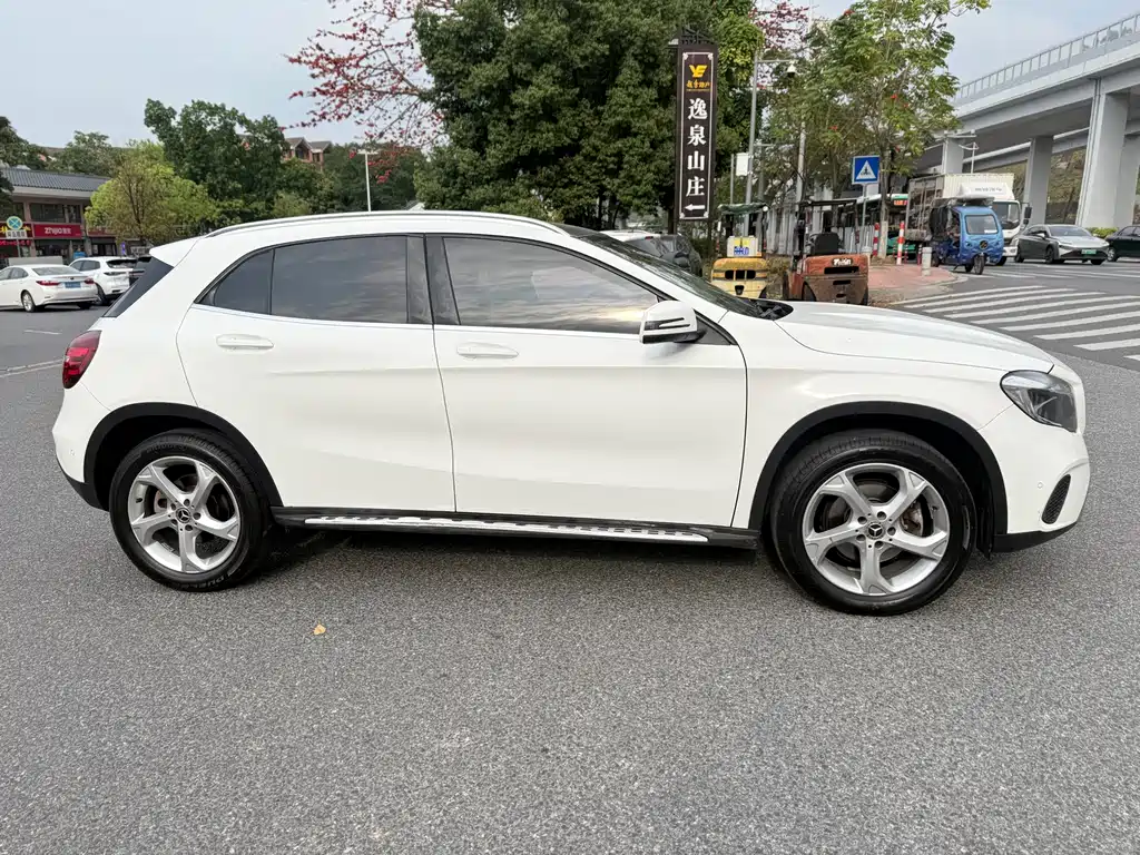 Mercedes-Benz GLA 2017 GLA 200 Dynamic купить на сайте DeffCars