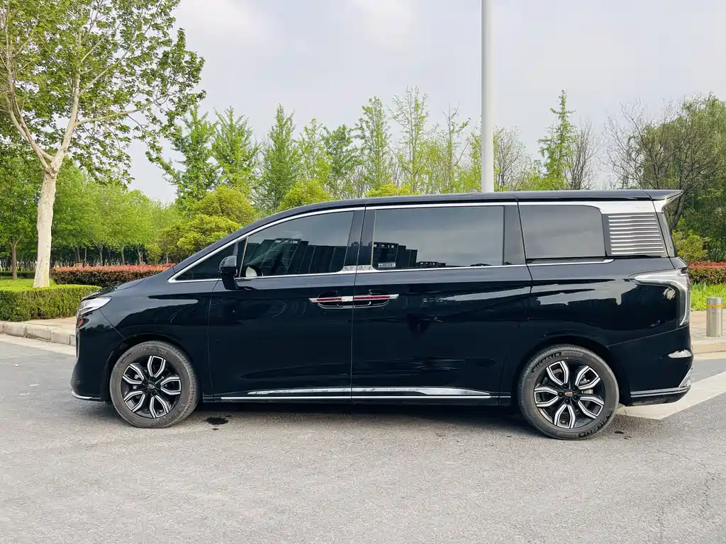 Hongqi HQ9 2023 2.0T Zhilian Flagship Edition купить на сайте DeffCars
