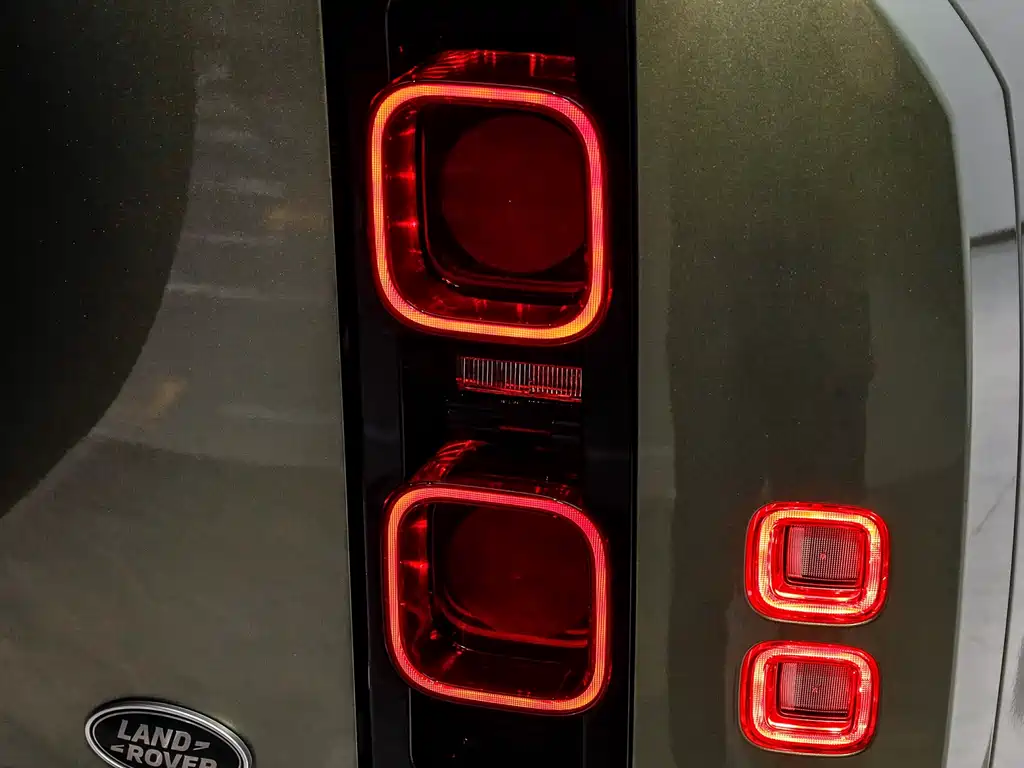 Land Rover Defender 2021 90 P400 Classic Reissue купить на сайте DeffCars